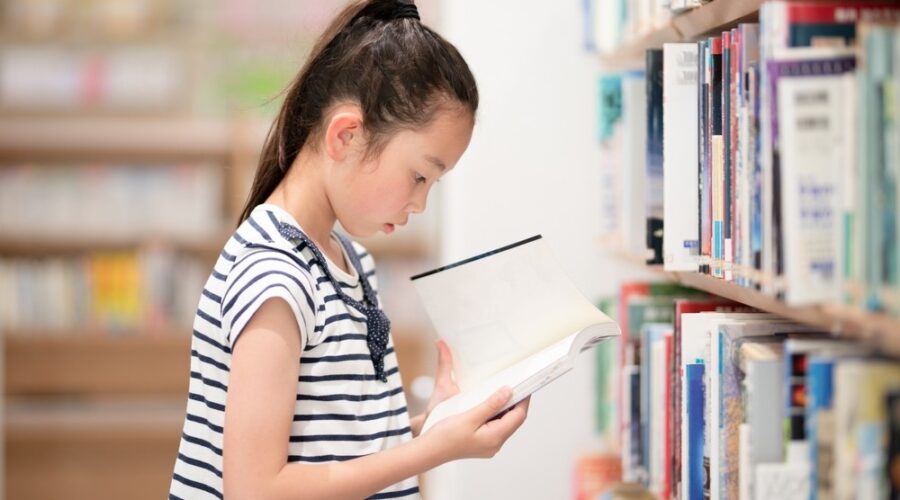 Student reading book, third-grade retention, retention policies, learning to read, literacy tests