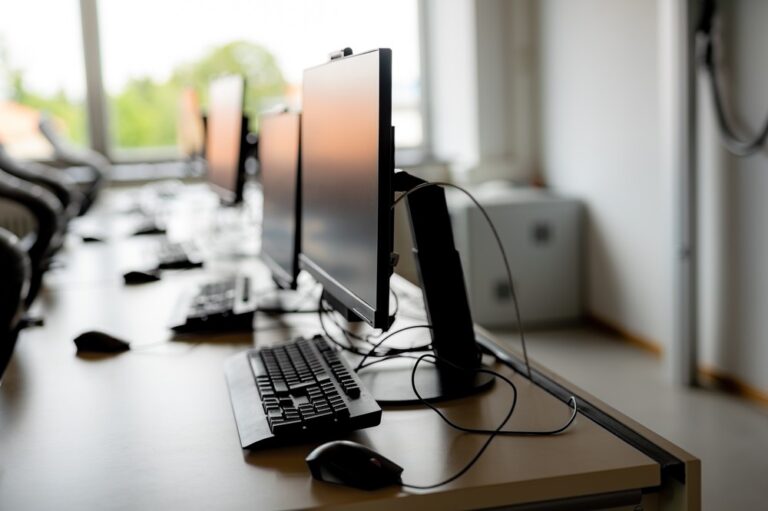 Computer in classroom, classroom screen time, LAUSD, HB 2230