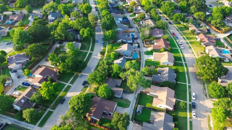 Neighborhood, housing prices, housing regulation, zoning, St. Louis housing
